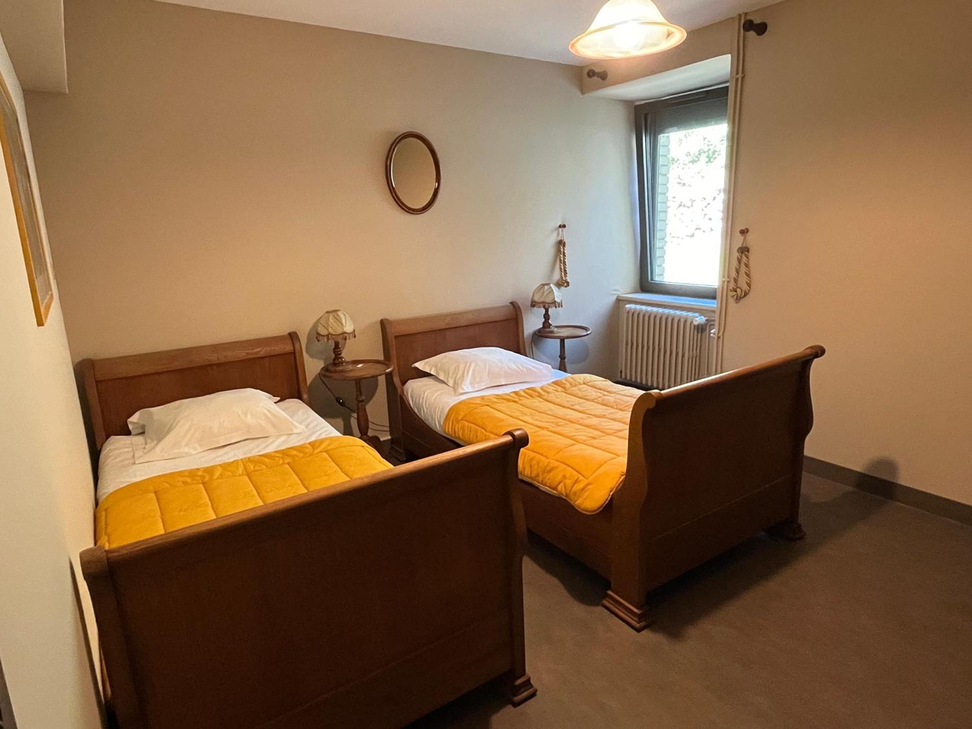 Gite-Auberge Du Pont De Lanau Neuvéglise Esterno foto