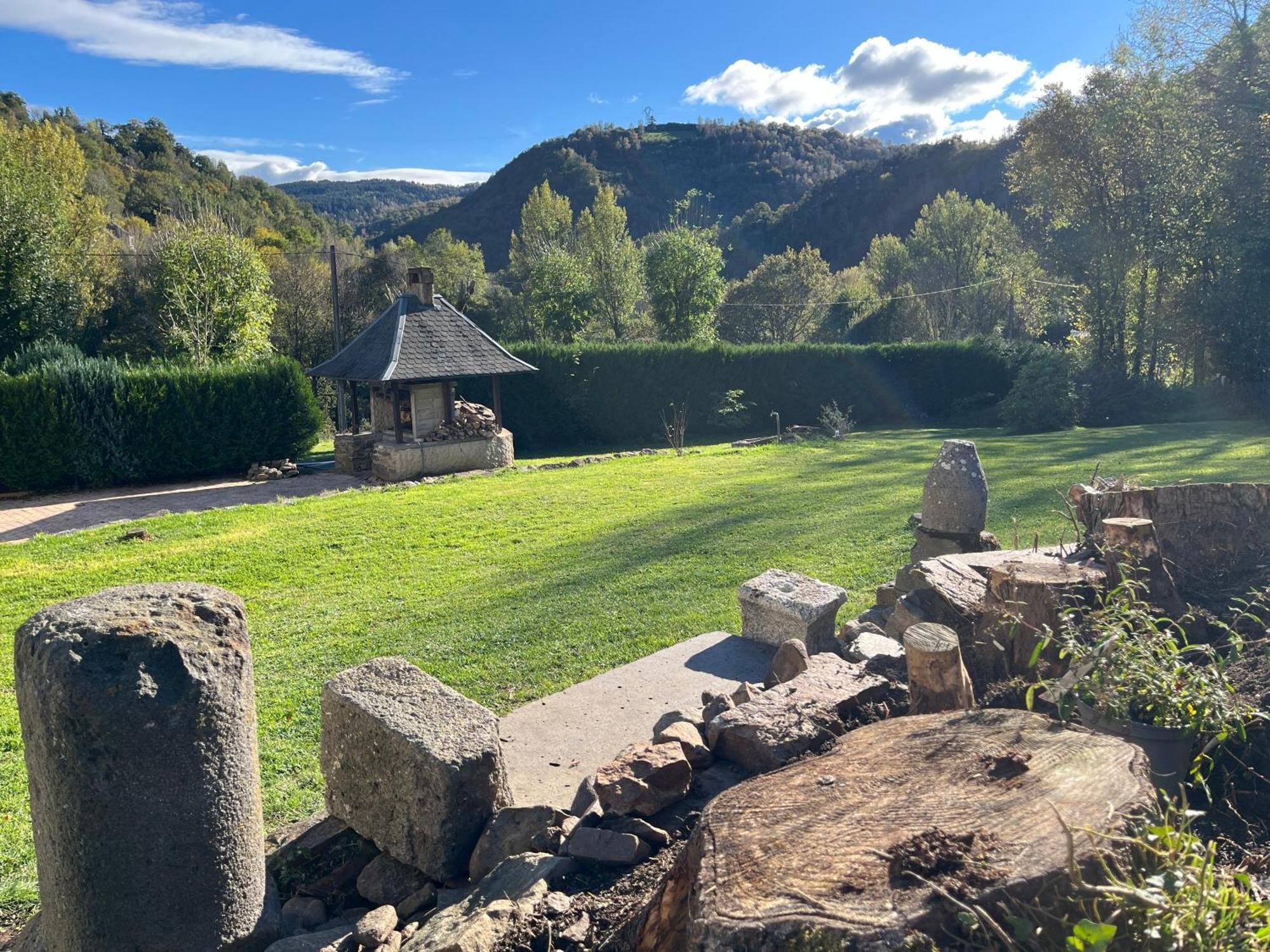 Gite-Auberge Du Pont De Lanau Neuvéglise Esterno foto