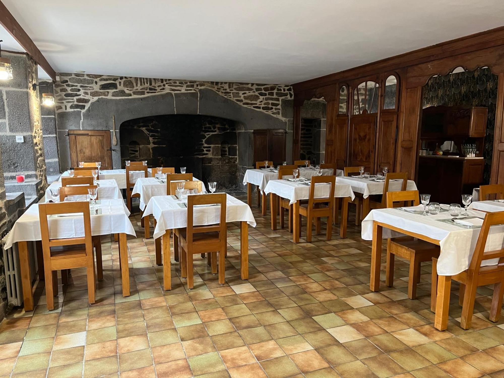 Gite-Auberge Du Pont De Lanau Neuvéglise Esterno foto