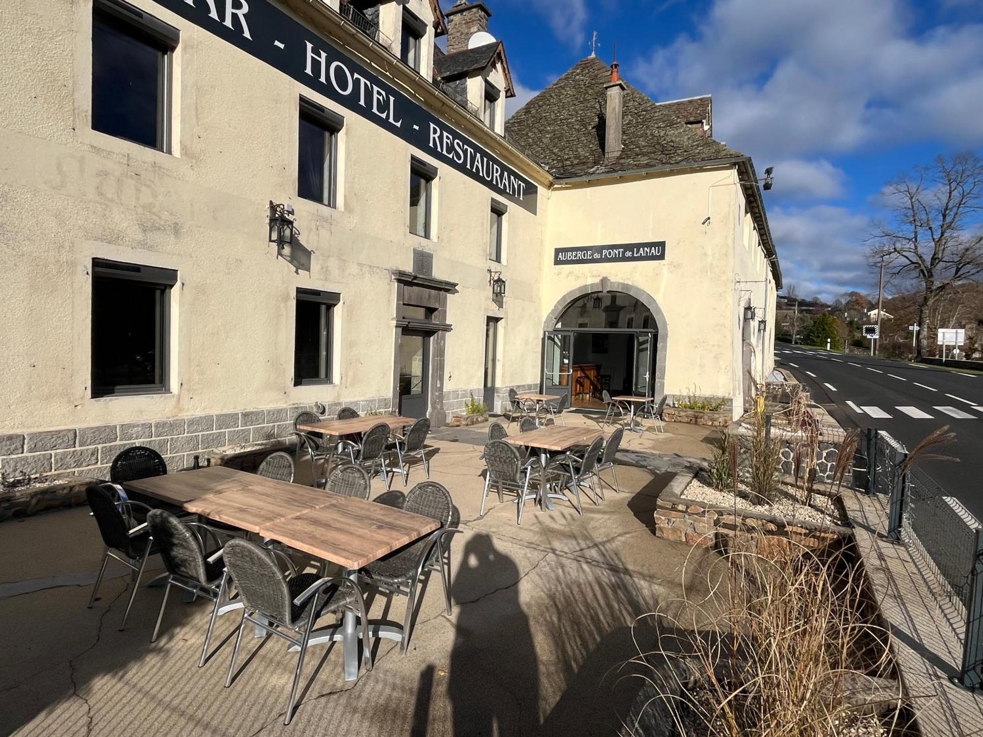 Gite-Auberge Du Pont De Lanau Neuvéglise Esterno foto
